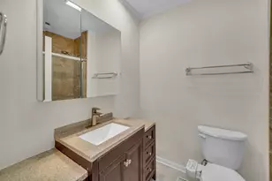 1100 Lockwood Dr, Buffalo Grove, IL 60089 - Photo 20