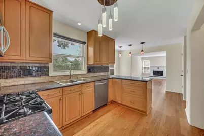 1100 Lockwood Drive, Buffalo Grove, IL 60089 - Photo 10