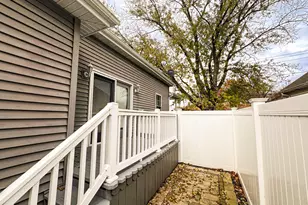 402 S Illinois St, Streator, IL 61364 - Photo 6