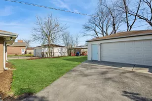 7441 Lake St, Morton Grove, IL 60053 - Photo 20