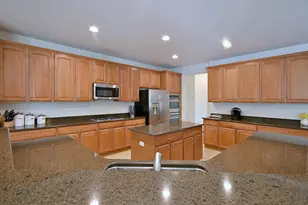 572 Tuscan View Dr, Elgin, IL 60124 - Photo 22