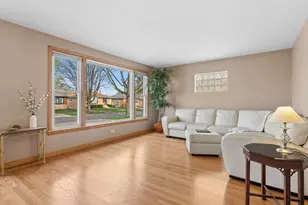 7661 N Neva Ave, Niles, IL 60714 - Photo 2