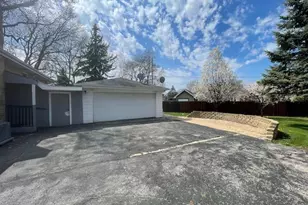 8574 W 73rd Pl, Justice, IL 60458 - Photo 4