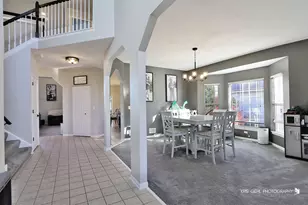 415 Kingsport Dr, Gurnee, IL 60031 - Photo 4