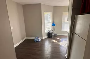 221 N Hickory St, Joliet, IL 60435 - Photo 6