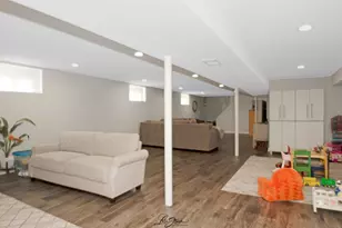 11046 S Ewing Ave, Chicago, IL 60617 - Photo 16