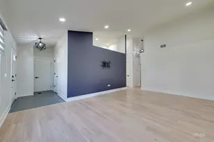 359 Chaparral Cir, Elgin, IL 60120 - Photo 6