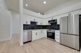 359 Chaparral Cir, Elgin, IL 60120 - Photo 10