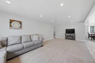 305 Circle Rd, Fox River Grove, IL 60021 - Photo 10
