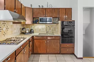 2664 S Craig Dr, Des Plaines, IL 60018 - Photo 6