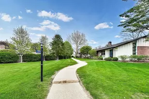 307 Crestwood Village, Northfield, IL 60093 - Photo 4