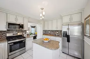 144 N Fiore Pkwy, Vernon Hills, IL 60061 - Photo 16