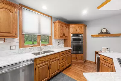 5 W Royal Oaks Drive, Bristol, IL 60512 - Photo 6