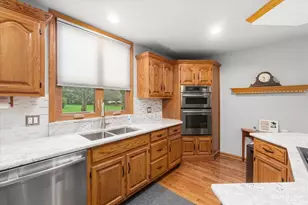 5 W Royal Oaks Dr, Bristol, IL 60512 - Photo 6