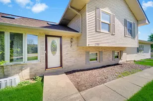 396 Ridgeland Ave, West Chicago, IL 60185 - Photo 2