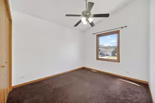 396 Ridgeland Ave, West Chicago, IL 60185 - Photo 16