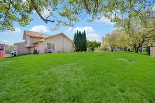 396 Ridgeland Ave, West Chicago, IL 60185 - Photo 20