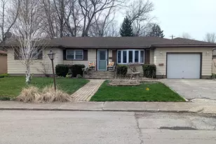 209 Hickory Ln, Momence, IL 60954 - Photo 1