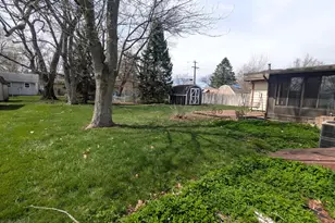 209 Hickory Ln, Momence, IL 60954 - Photo 4