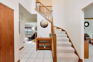 873 Hampton Dr, Carol Stream, IL 60188 - Photo 4