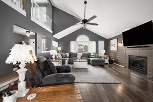 1028 Louise Ln, Peotone, IL 60468 - Photo 4