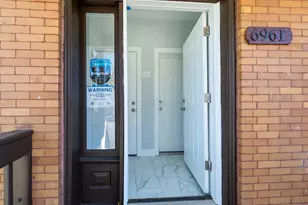 6961 S Eberhart Ave, Chicago, IL 60637 - Photo 2