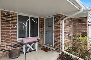 1955 N Heritage Dr, Palatine, IL 60074 - Photo 4