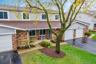 1955 N Heritage Dr, Palatine, IL 60074 - Photo 2