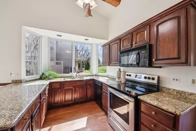 718 Shoreline Road #718, Lake Barrington, IL 60010 - Photo 4