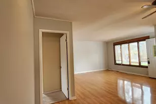 591 Audrey Ln, Wheeling, IL 60090 - Photo 2