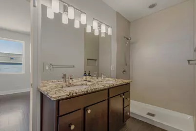 4406 W Wilson Avenue, Chicago, IL 60630 - Photo 24