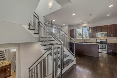 4406 W Wilson Avenue, Chicago, IL 60630 - Photo 6