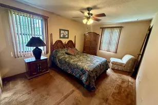 332 Essex Ct, Wood Dale, IL 60191 - Photo 8