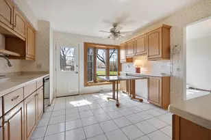 418 N Lancers Dr, Addison, IL 60101 - Photo 8