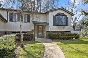 418 N Lancers Dr, Addison, IL 60101 - Photo 2