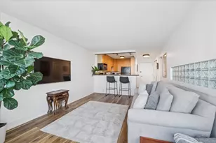 1560 N Sandburg Terrace, Chicago, IL 60610 - Photo 8