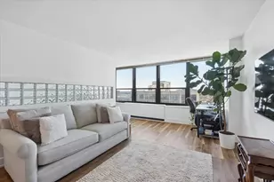 1560 N Sandburg Terrace, Chicago, IL 60610 - Photo 6