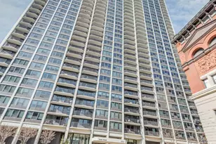 1560 N Sandburg Terrace, Chicago, IL 60610 - Photo 2