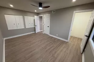 208 Albert Dr, Vernon Hills, IL 60061 - Photo 8