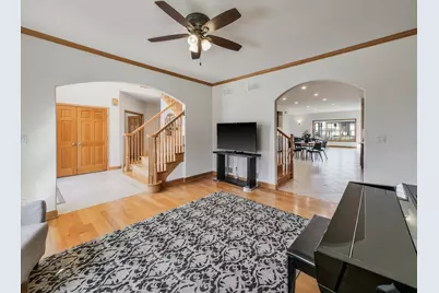 500 E Sherwood Drive, Addison, IL 60101 - Photo 6