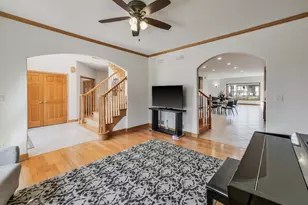 500 E Sherwood Dr, Addison, IL 60101 - Photo 6