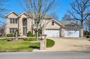 500 E Sherwood Dr, Addison, IL 60101 - Photo 1