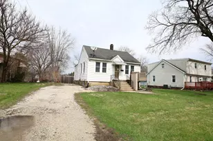 312 SW Circle Dr, Joliet, IL 60433 - Photo 2