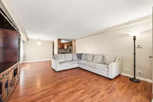 1800 Huntington Blvd, Hoffman Estates, IL 60169 - Photo 4