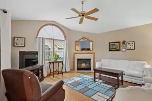 845 Havenshire Rd, Naperville, IL 60565 - Photo 4