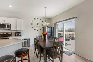 32062 Savannah Dr, Lakemoor, IL 60051 - Photo 8