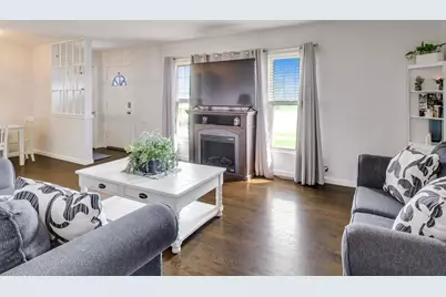 8124 W Courtland Avenue W, Harwood Heights, IL 60706 - Photo 4