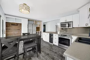 661 W St Aubin Dr, Addison, IL 60101 - Photo 14