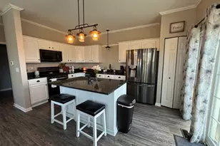 201 Grays Dr, Oswego, IL 60543 - Photo 10