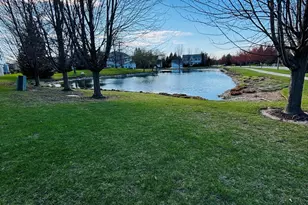 201 Grays Dr, Oswego, IL 60543 - Photo 4